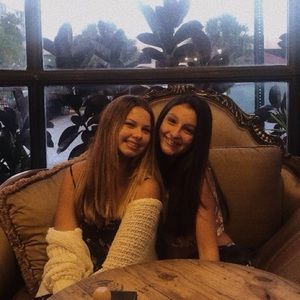 Meet your Posher, Scarlet